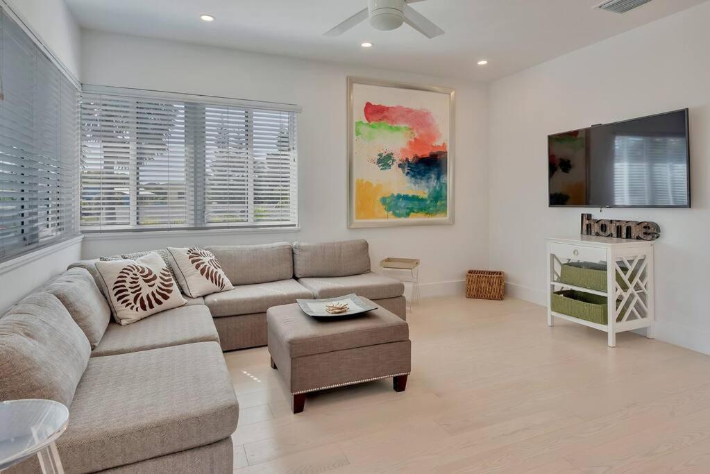 Art Deco Apt W Pool One Mile To Beach Pets Welcome Лейк Уърт Екстериор снимка