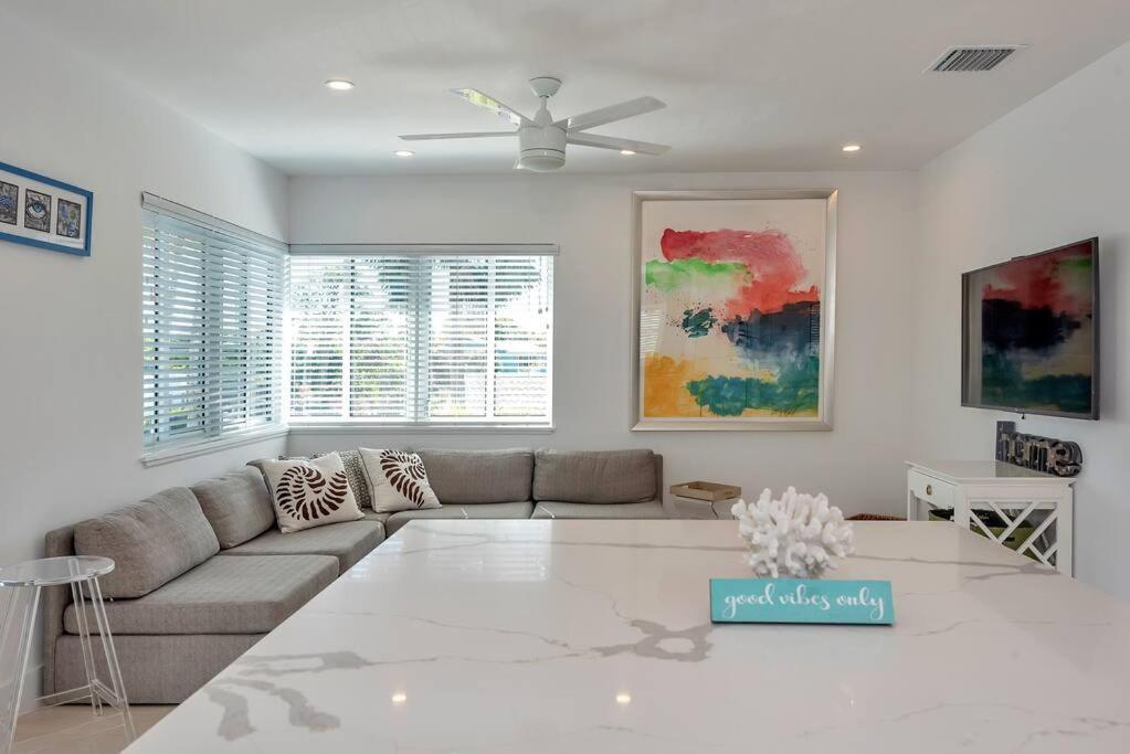 Art Deco Apt W Pool One Mile To Beach Pets Welcome Лейк Уърт Екстериор снимка